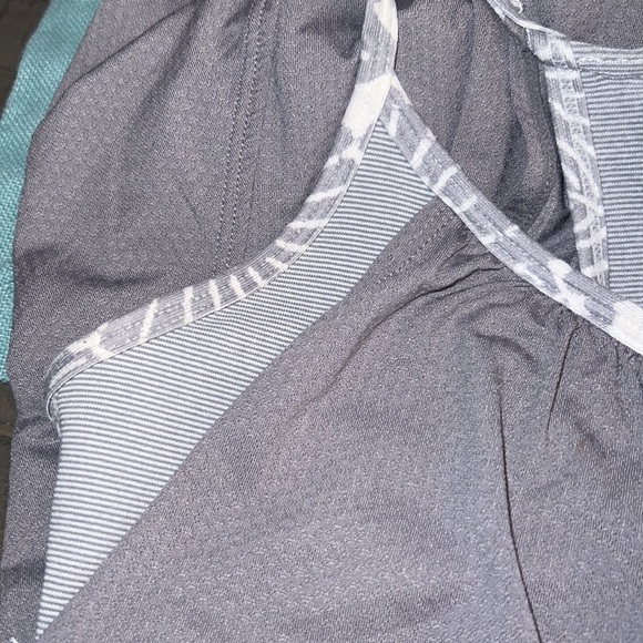 Lululemon No Limits Athletic‎ Tank Gray/Gray Stripes Size 4 - Picture 6 of 7